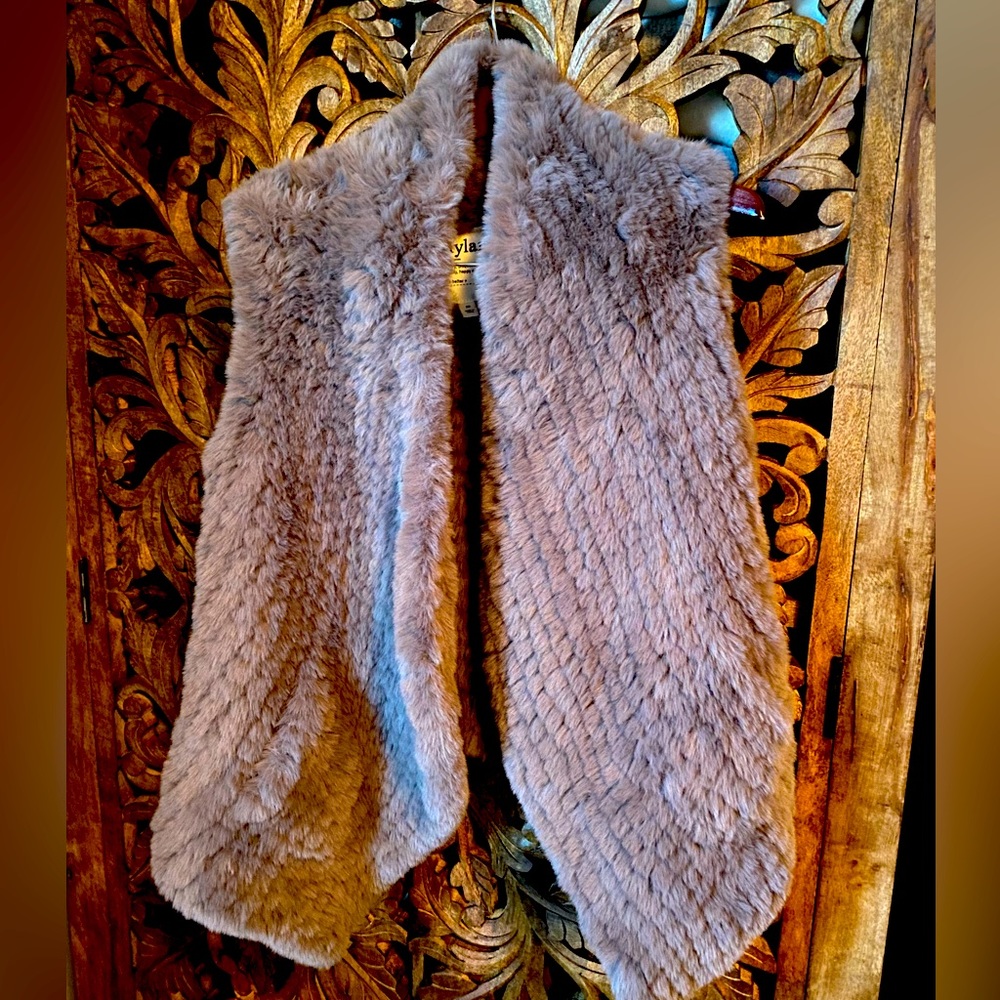 Dylan Faux Fur vest with pockets